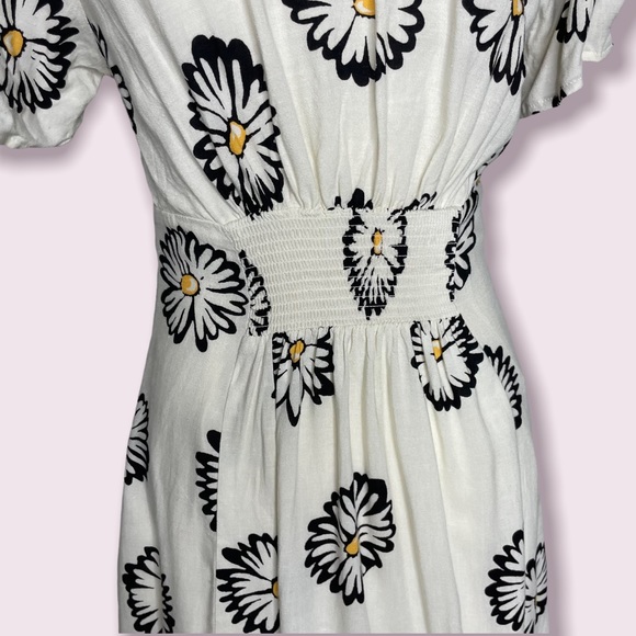 NWT UO Bettie V Neck Plunge Twist Front Mini Dress Daisy Print - Picture 8 of 14